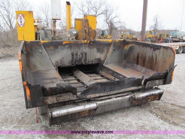 image for item E5896 2000 Blaw-Knox PF5510 paver