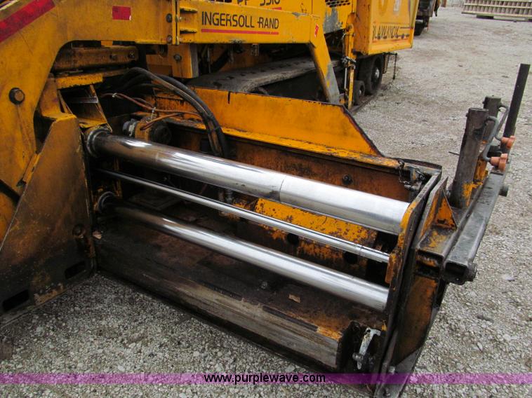 image for item E5896 2000 Blaw-Knox PF5510 paver