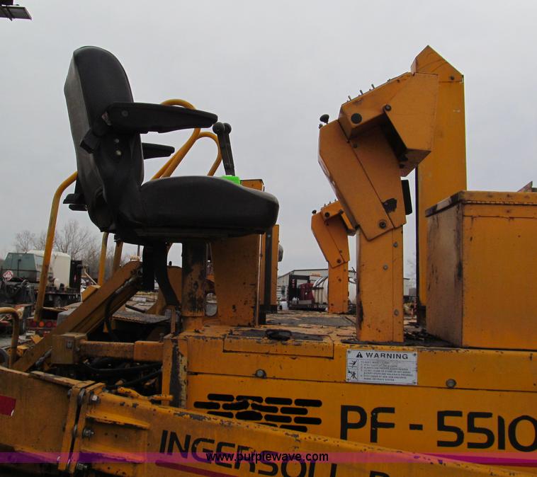 image for item E5896 2000 Blaw-Knox PF5510 paver