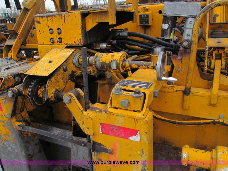 image for item E5896 2000 Blaw-Knox PF5510 paver