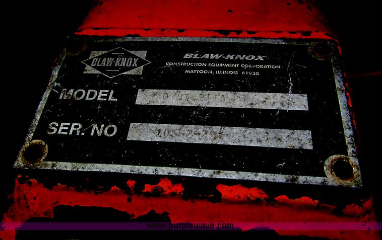 image for item E5896 2000 Blaw-Knox PF5510 paver