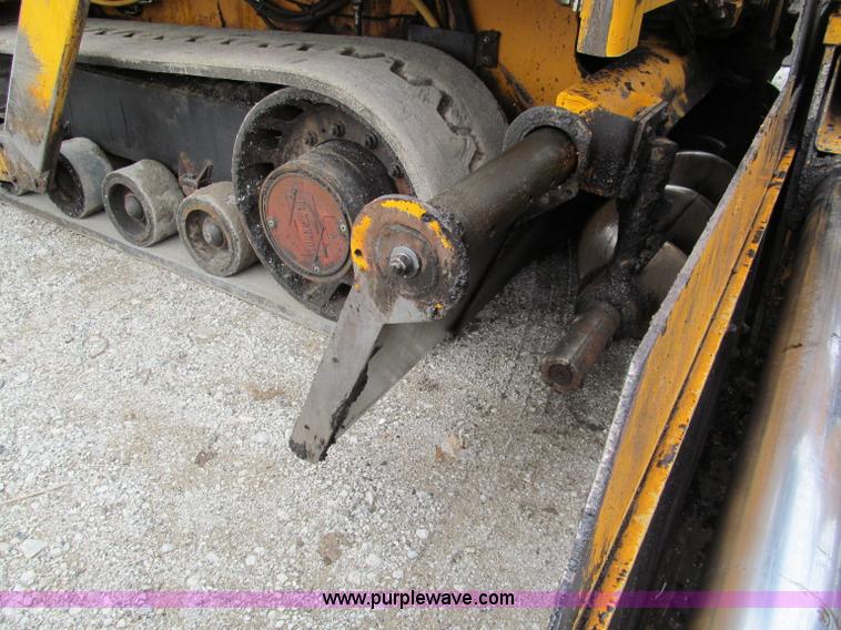 image for item E5896 2000 Blaw-Knox PF5510 paver