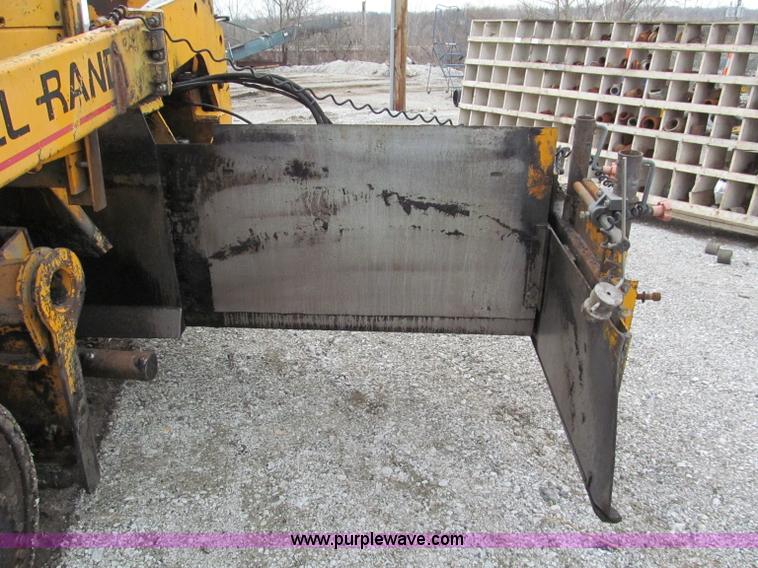 image for item E5897 1998 Blaw-Knox PF5510 paver