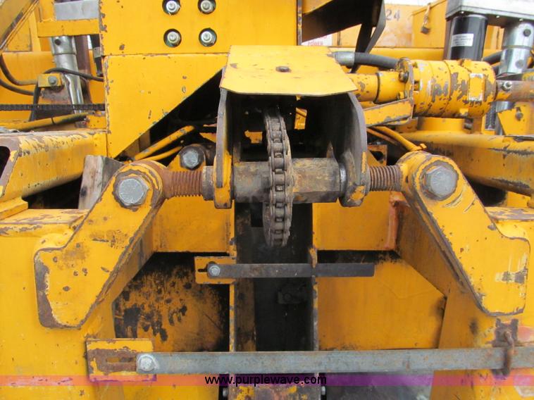 image for item E5897 1998 Blaw-Knox PF5510 paver