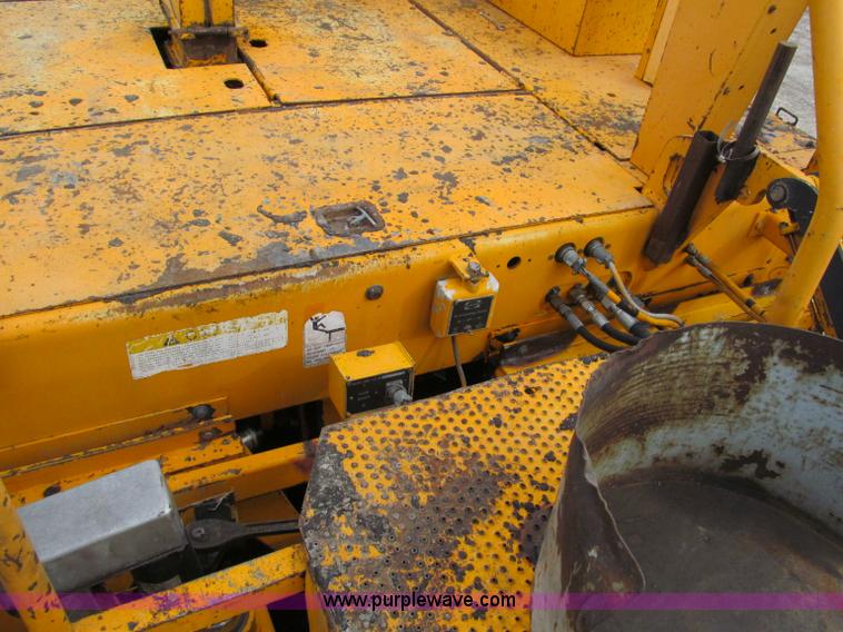 image for item E5897 1998 Blaw-Knox PF5510 paver