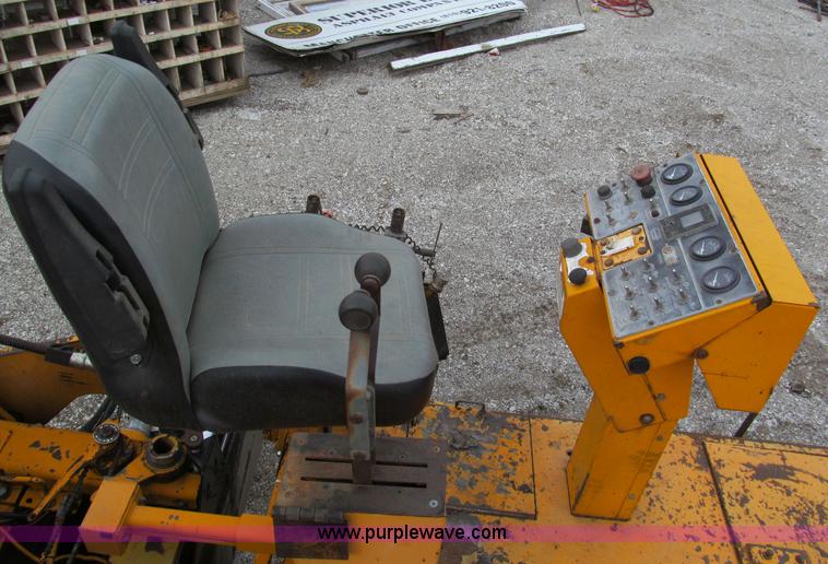 image for item E5897 1998 Blaw-Knox PF5510 paver