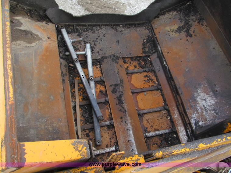 image for item E5897 1998 Blaw-Knox PF5510 paver