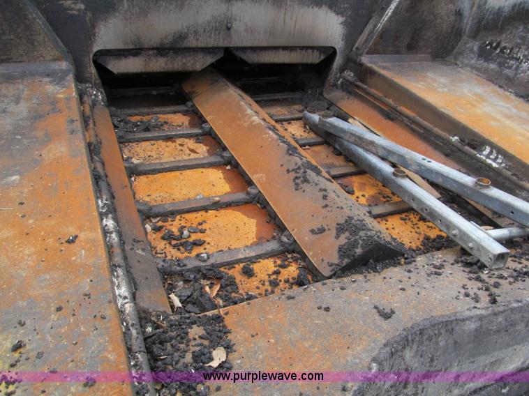 image for item E5897 1998 Blaw-Knox PF5510 paver