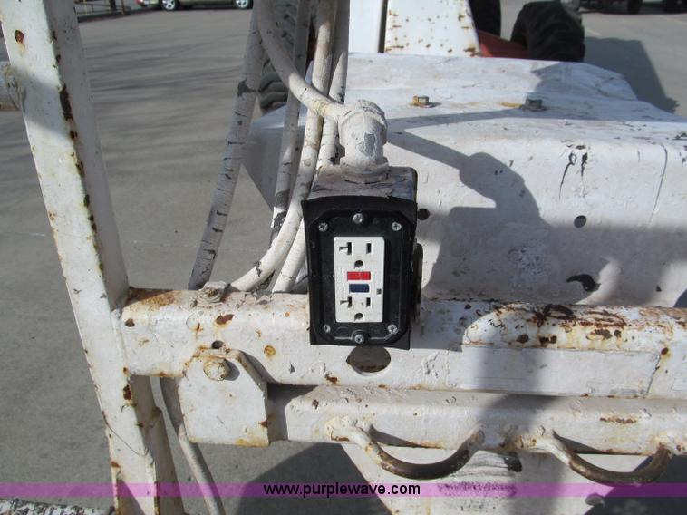 image for item E5898 1998 Snorkel TB60 boom lift