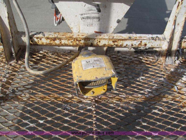 image for item E5898 1998 Snorkel TB60 boom lift