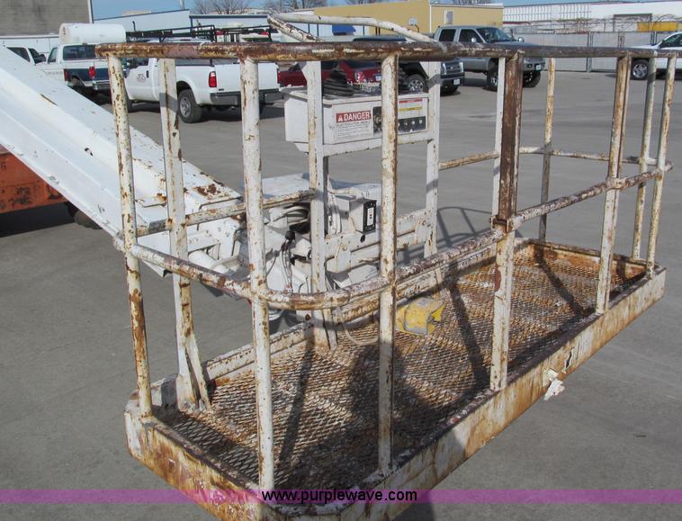 image for item E5898 1998 Snorkel TB60 boom lift