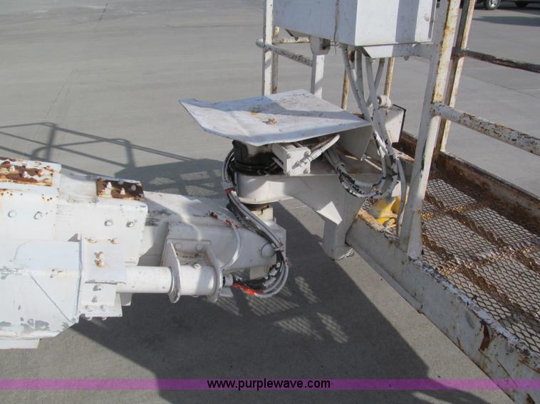 image for item E5898 1998 Snorkel TB60 boom lift