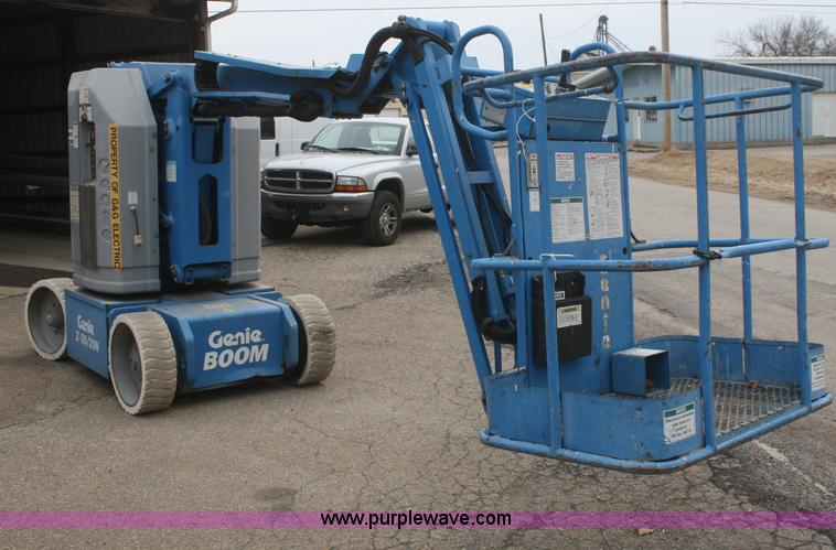 image for item F2816 2000 Genie Z-30/20N boom lift