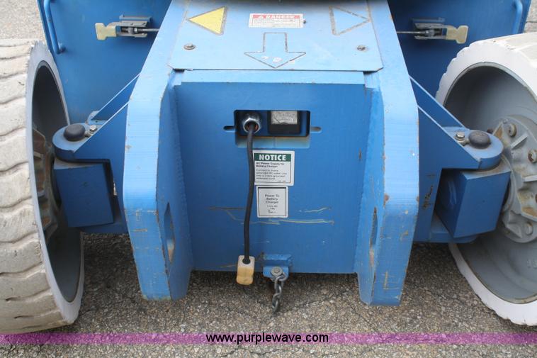 image for item F2816 2000 Genie Z-30/20N boom lift