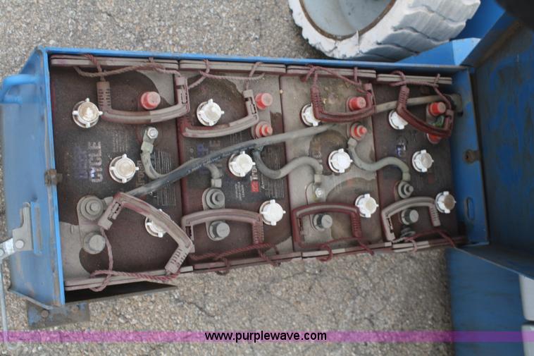 image for item F2816 2000 Genie Z-30/20N boom lift