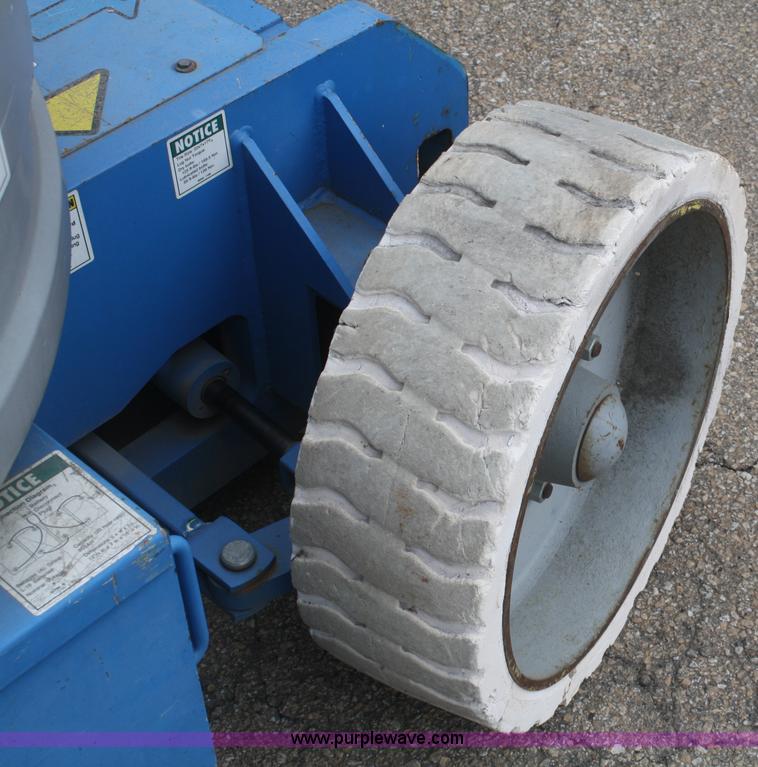 image for item F2816 2000 Genie Z-30/20N boom lift