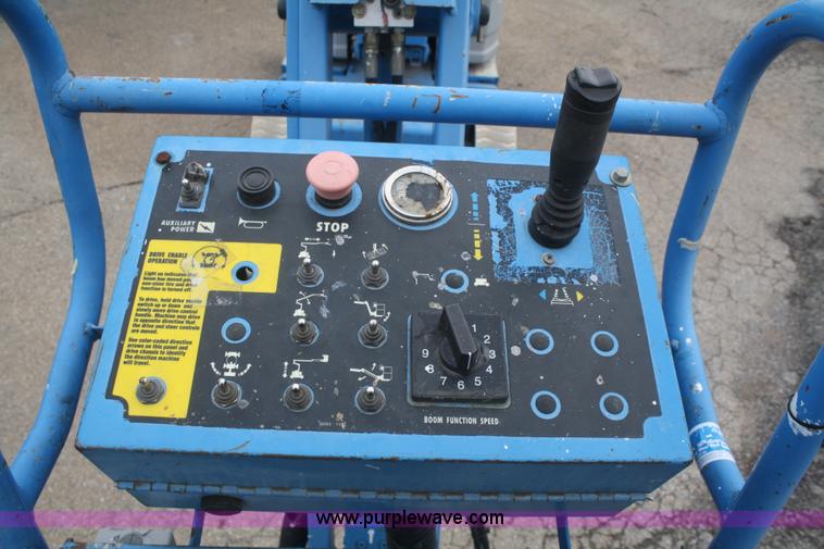 image for item F2816 2000 Genie Z-30/20N boom lift