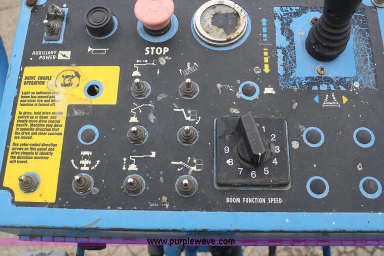 image for item F2816 2000 Genie Z-30/20N boom lift