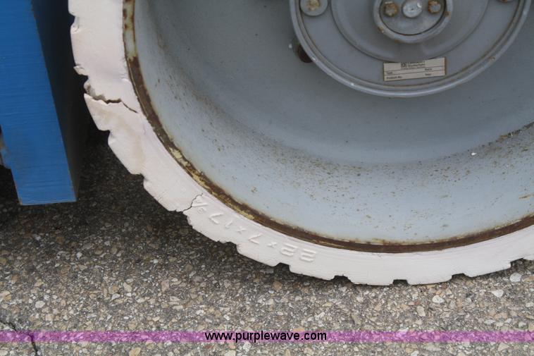 image for item F2816 2000 Genie Z-30/20N boom lift