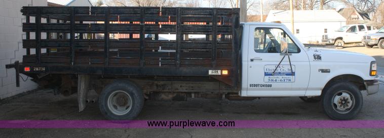 image for item F2817 1997 Ford F350 XL flatbed truck