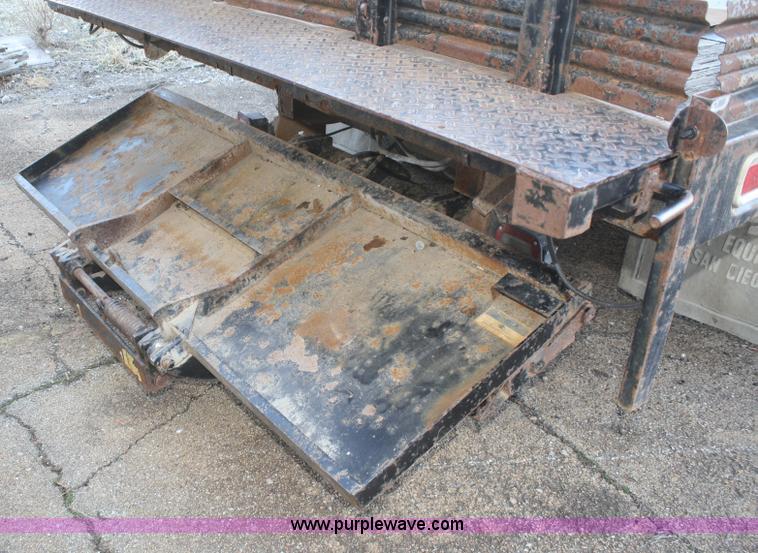 image for item F2817 1997 Ford F350 XL flatbed truck