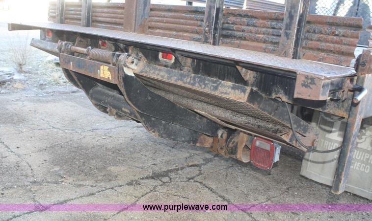 image for item F2817 1997 Ford F350 XL flatbed truck