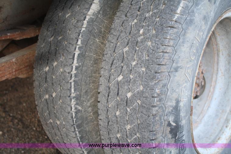 image for item F2817 1997 Ford F350 XL flatbed truck