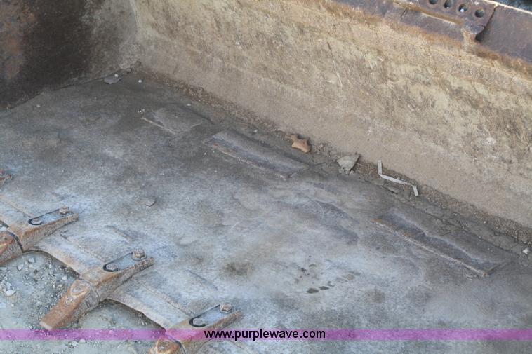 image for item F2874 2006 Bobcat T300 track skid steer