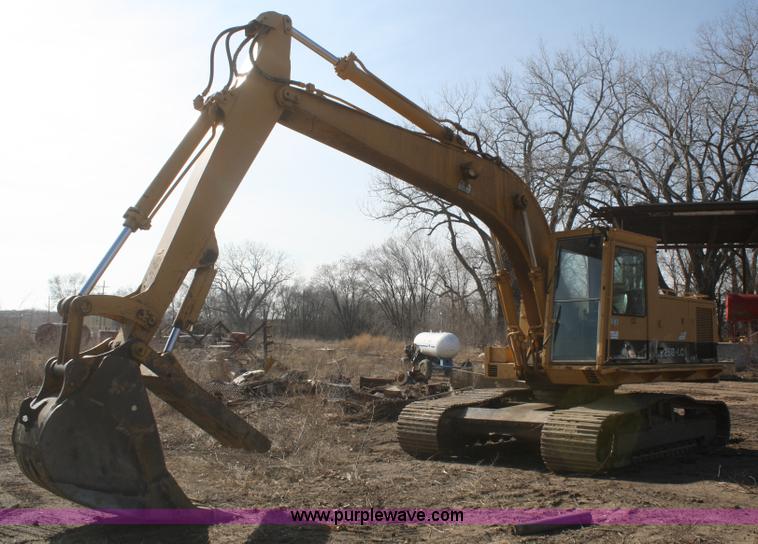 image for item F2879 1983 Caterpillar 225 excavator