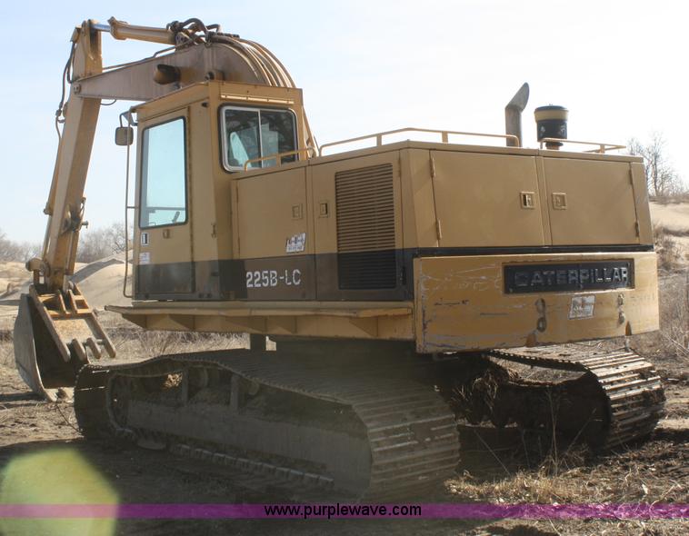 image for item F2879 1983 Caterpillar 225 excavator