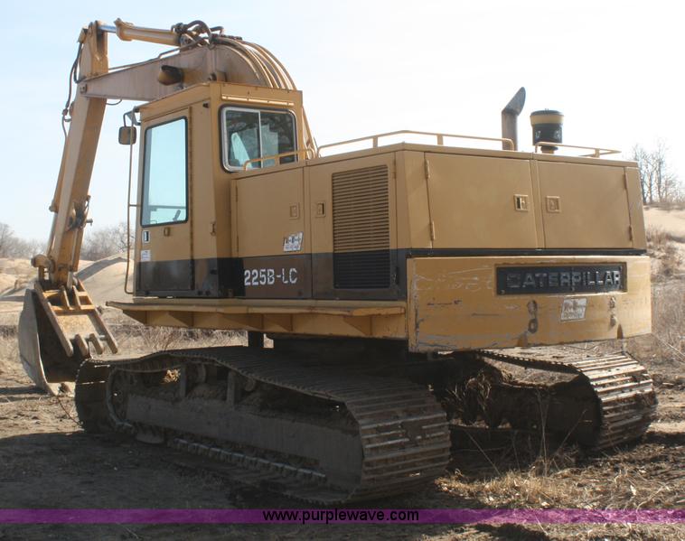 image for item F2879 1983 Caterpillar 225 excavator