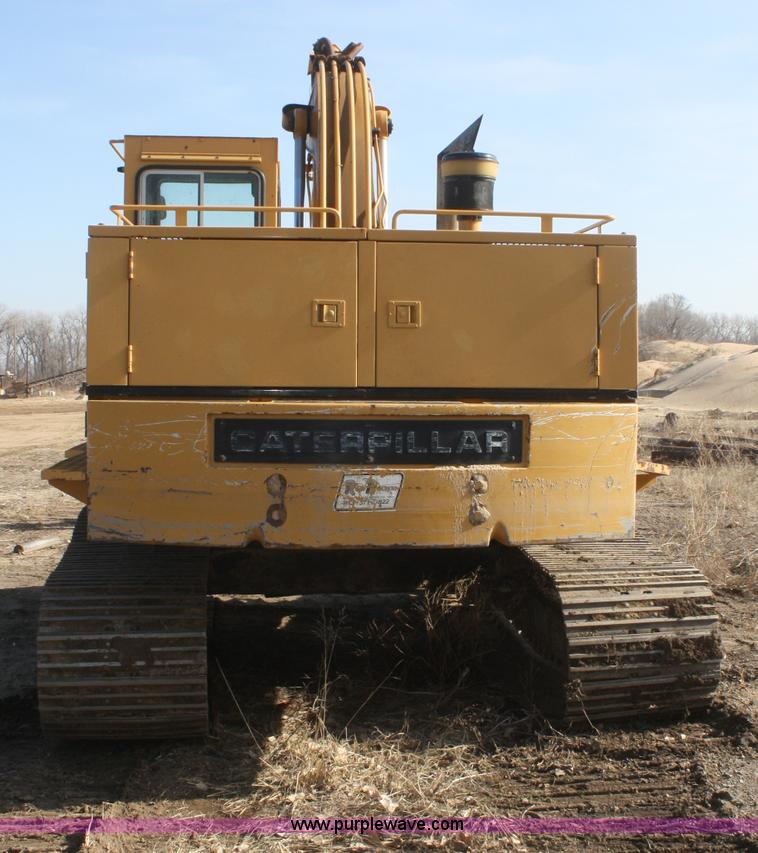 image for item F2879 1983 Caterpillar 225 excavator