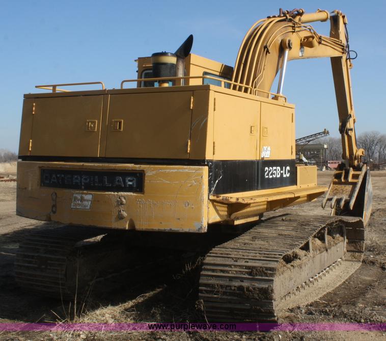 image for item F2879 1983 Caterpillar 225 excavator