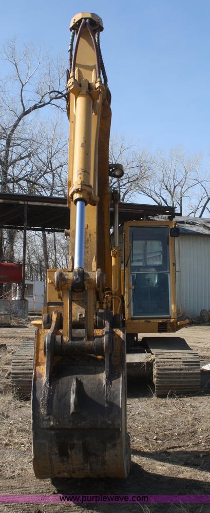 image for item F2879 1983 Caterpillar 225 excavator