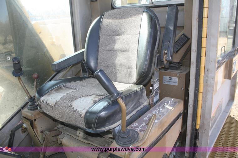 image for item F2879 1983 Caterpillar 225 excavator