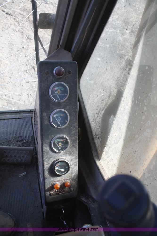 image for item F2879 1983 Caterpillar 225 excavator