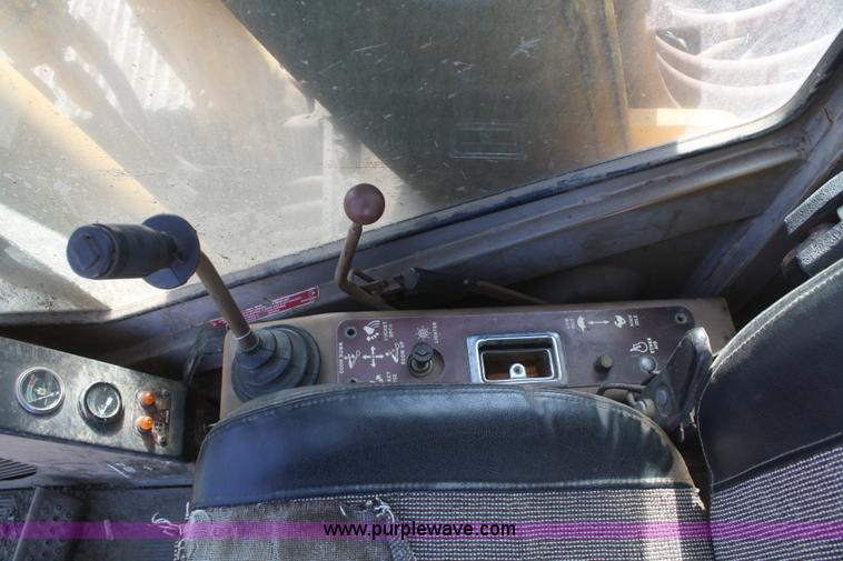 image for item F2879 1983 Caterpillar 225 excavator