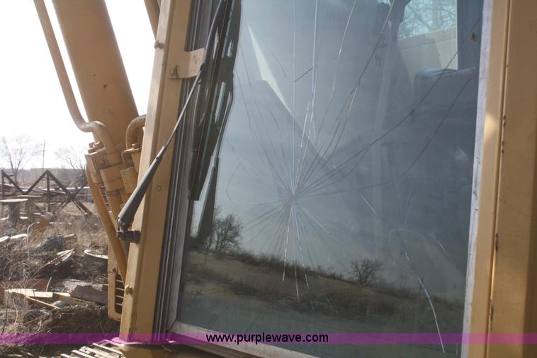 image for item F2879 1983 Caterpillar 225 excavator