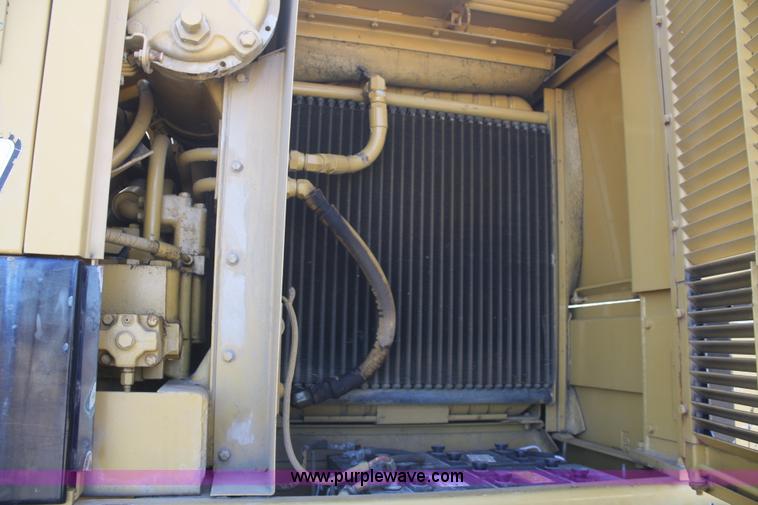 image for item F2879 1983 Caterpillar 225 excavator