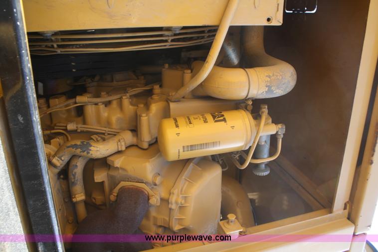 image for item F2879 1983 Caterpillar 225 excavator