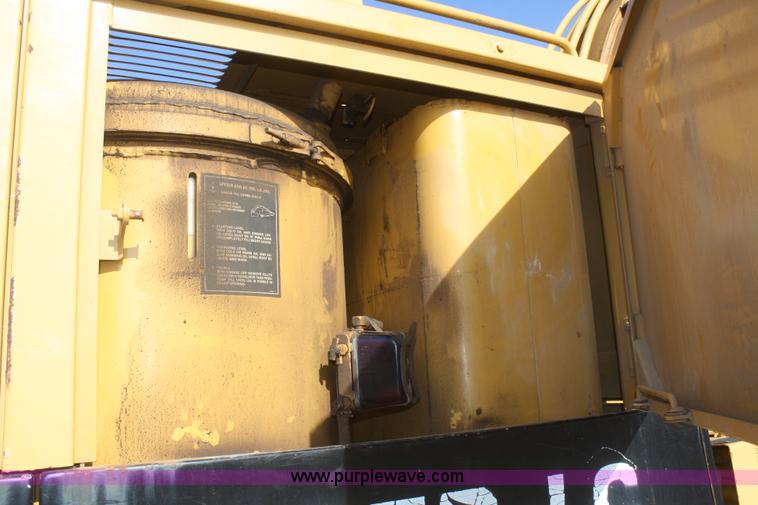 image for item F2879 1983 Caterpillar 225 excavator