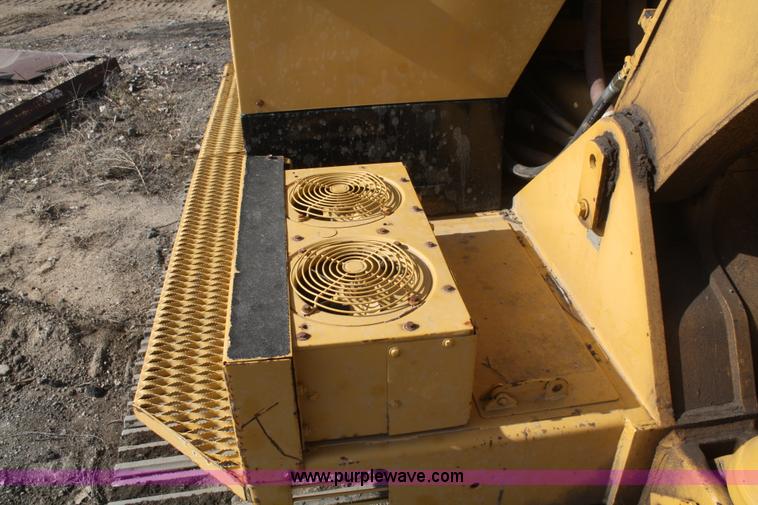 image for item F2879 1983 Caterpillar 225 excavator