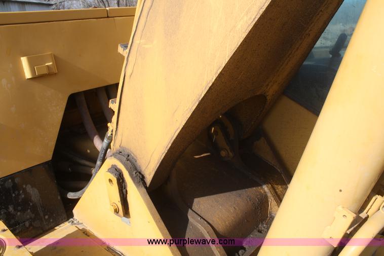 image for item F2879 1983 Caterpillar 225 excavator