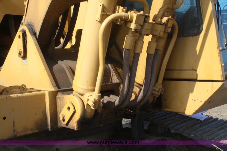 image for item F2879 1983 Caterpillar 225 excavator