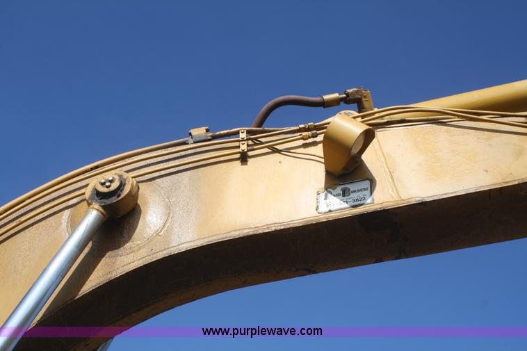 image for item F2879 1983 Caterpillar 225 excavator