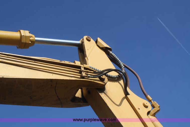 image for item F2879 1983 Caterpillar 225 excavator
