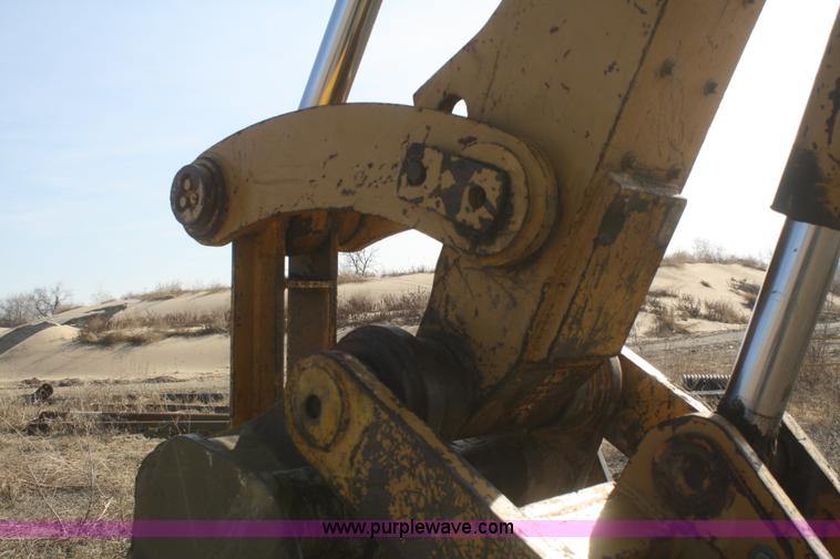 image for item F2879 1983 Caterpillar 225 excavator