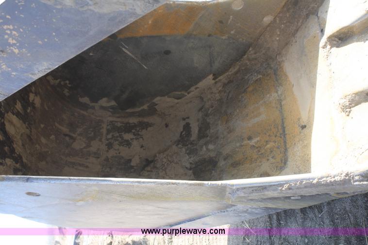 image for item F2879 1983 Caterpillar 225 excavator