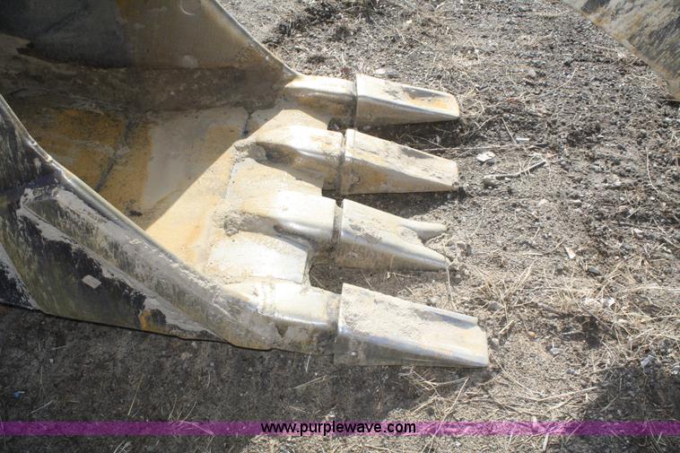 image for item F2879 1983 Caterpillar 225 excavator