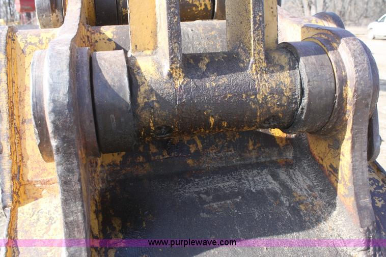 image for item F2879 1983 Caterpillar 225 excavator